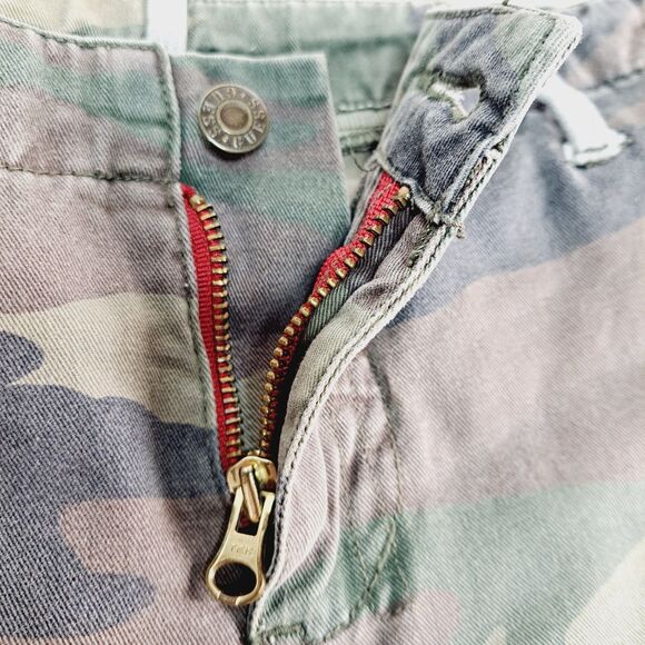 VTG Y2K Guess Camo Cargo Capri Pants Womens Sz 29 Embroidered Flowers Military - Picture 5 of 16